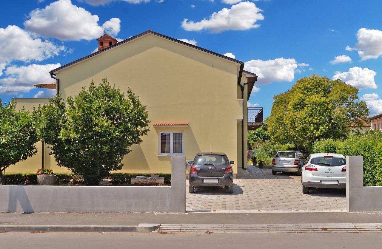 Apartments Olivera 1726 Pula Zewnętrze zdjęcie