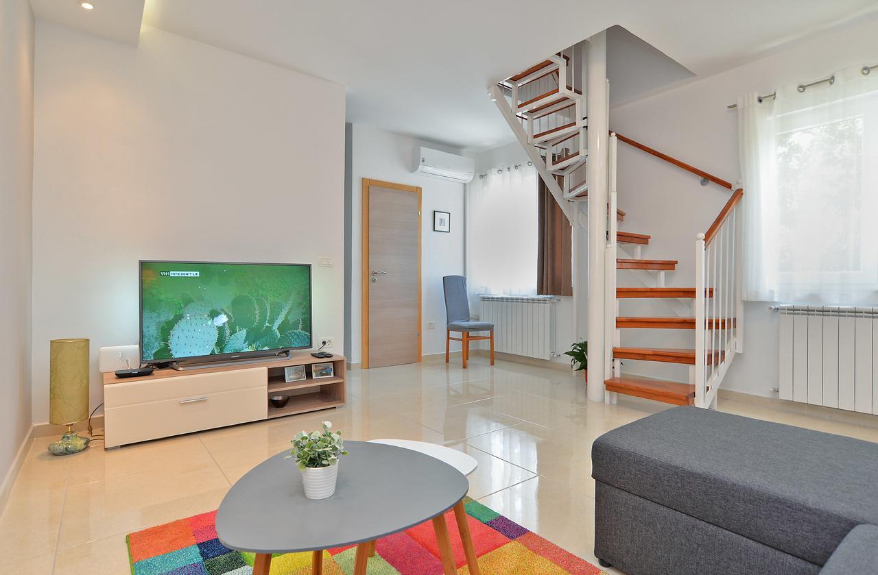 Apartments Olivera 1726 Pula Zewnętrze zdjęcie